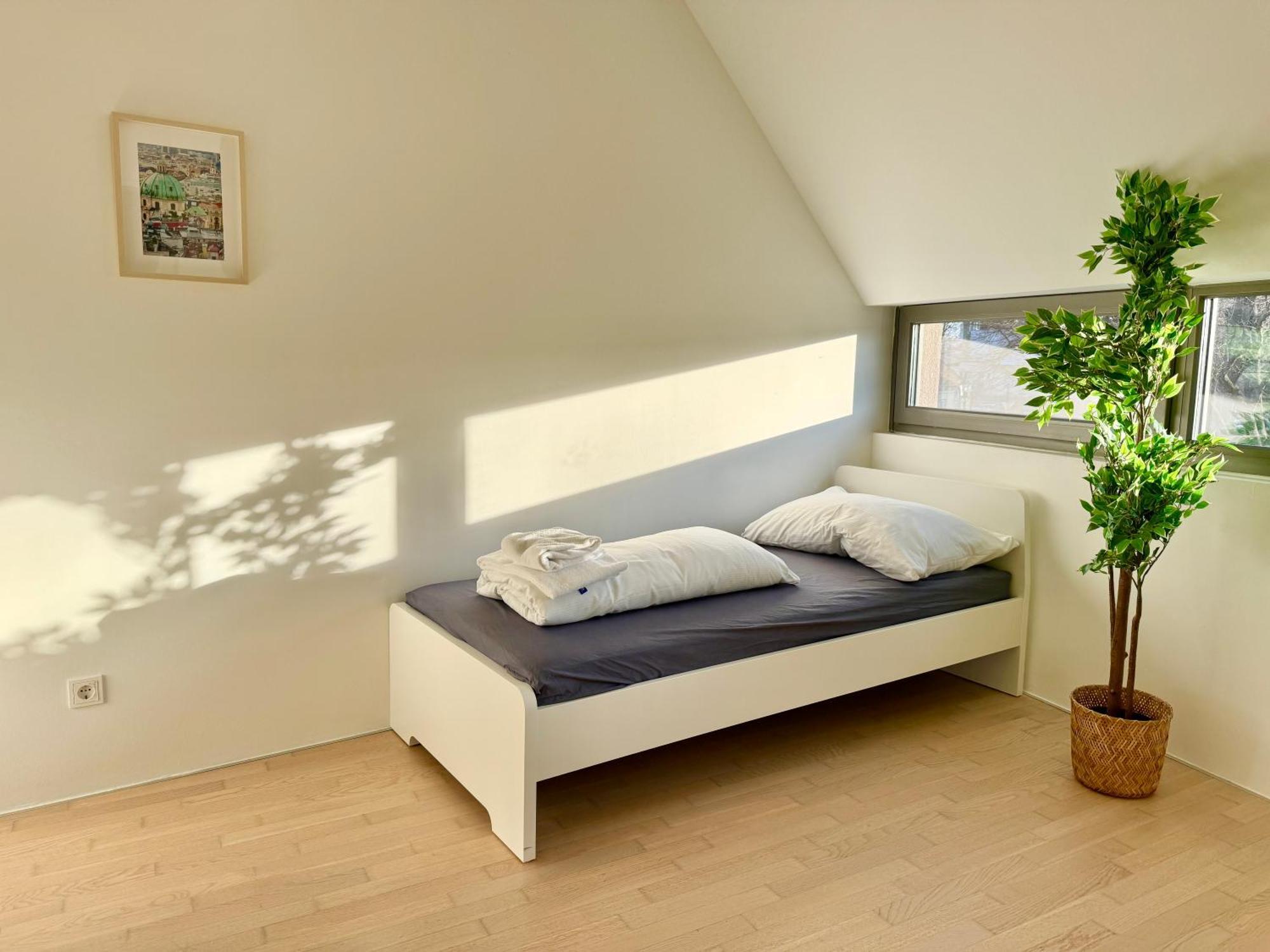 Modern 150 M2 Maisonette - Private Garden & Free Parking Appartamento