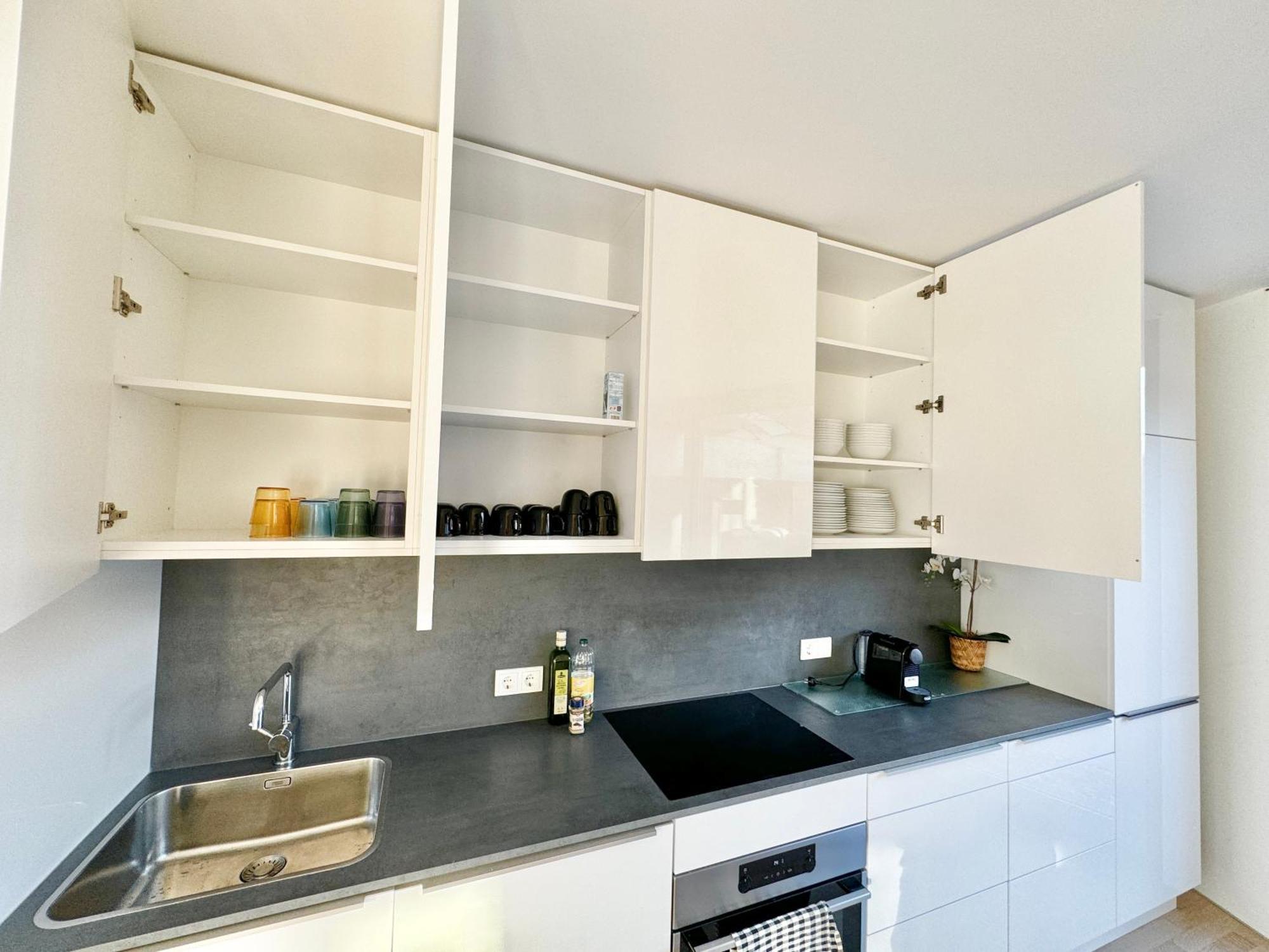 Modern 150 M2 Maisonette - Private Garden & Free Parking Appartamento *